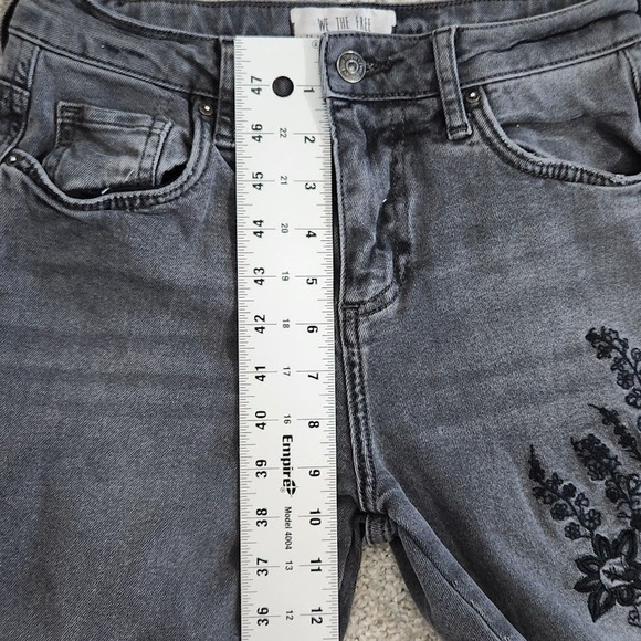 We The Free Girlfriend Jeans Embroidered Floral Cut Off Hem Cotton Blend Size 26 - Picture 11 of 16